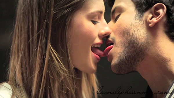 Cách hôn môi nút lưỡi
