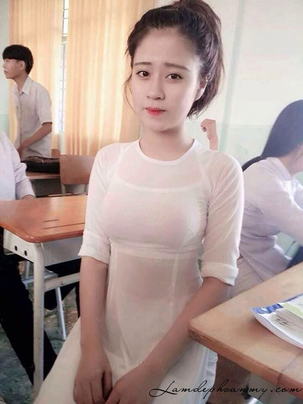 nữ sinh mặc áo dài siêu mỏng đến trường